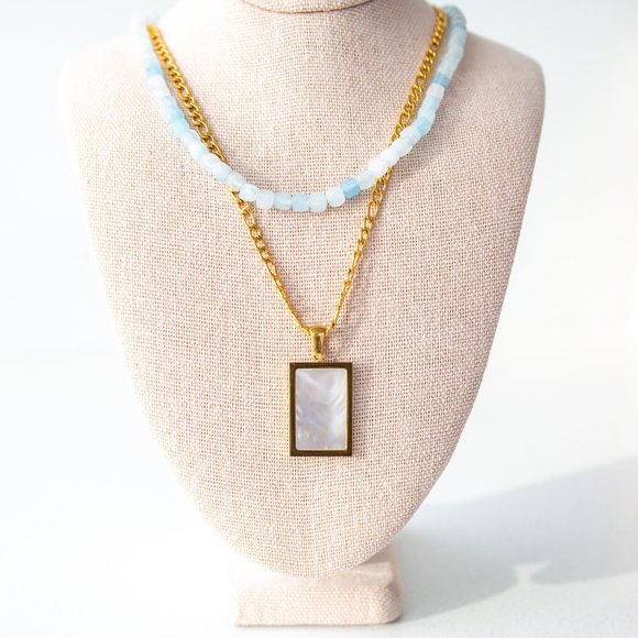 Aquamarine Gemstone Necklace with gold toggle clasp and removeable baroque pearl - Picture 11 of 14
